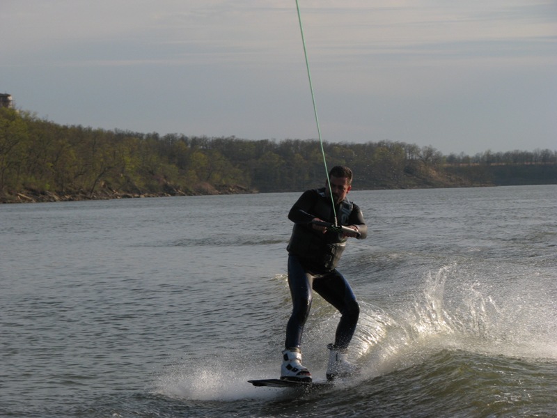 Andy landing on wake.JPG