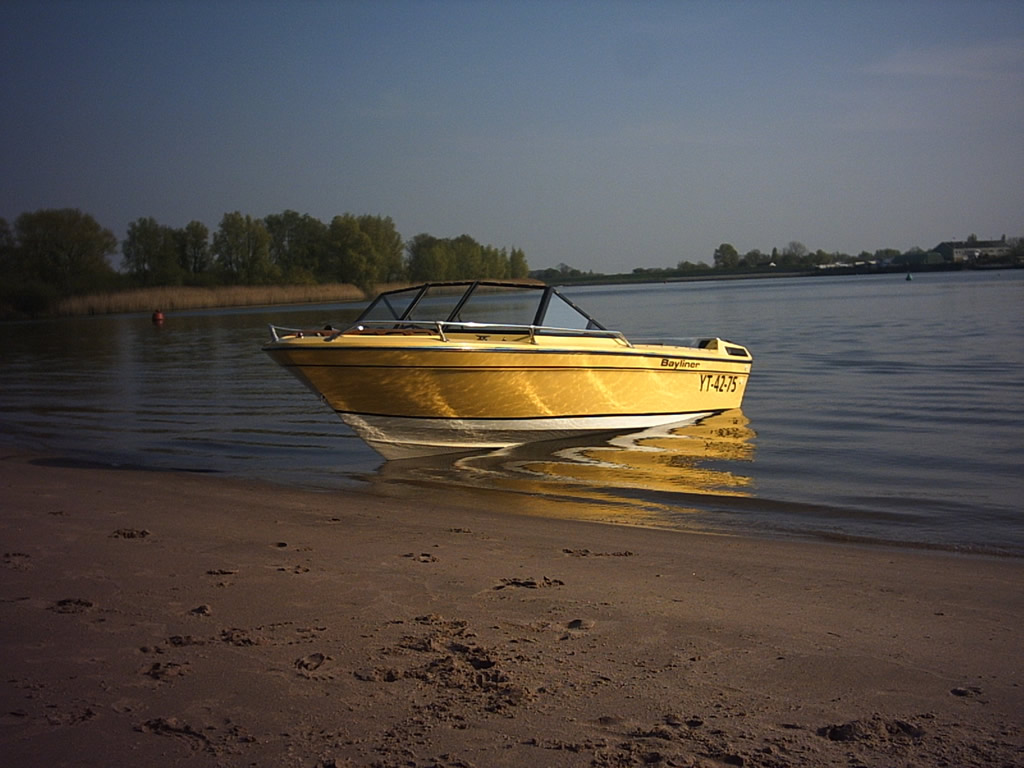boat01.jpg