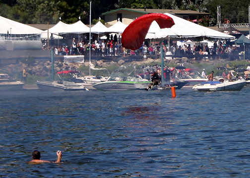 skydiver landing 2 e.jpg