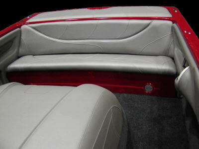 Svfara-2004-rear-bench-black.jpg