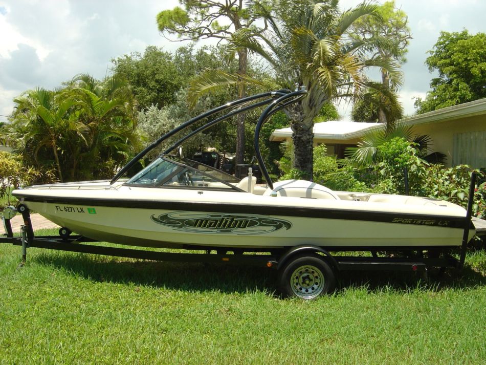 wakeboat1.jpg